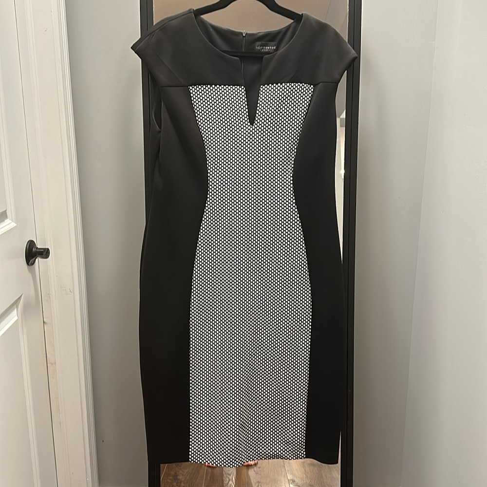 Connected Apparel Size 16 Knee length Dress. Great for work or date night!